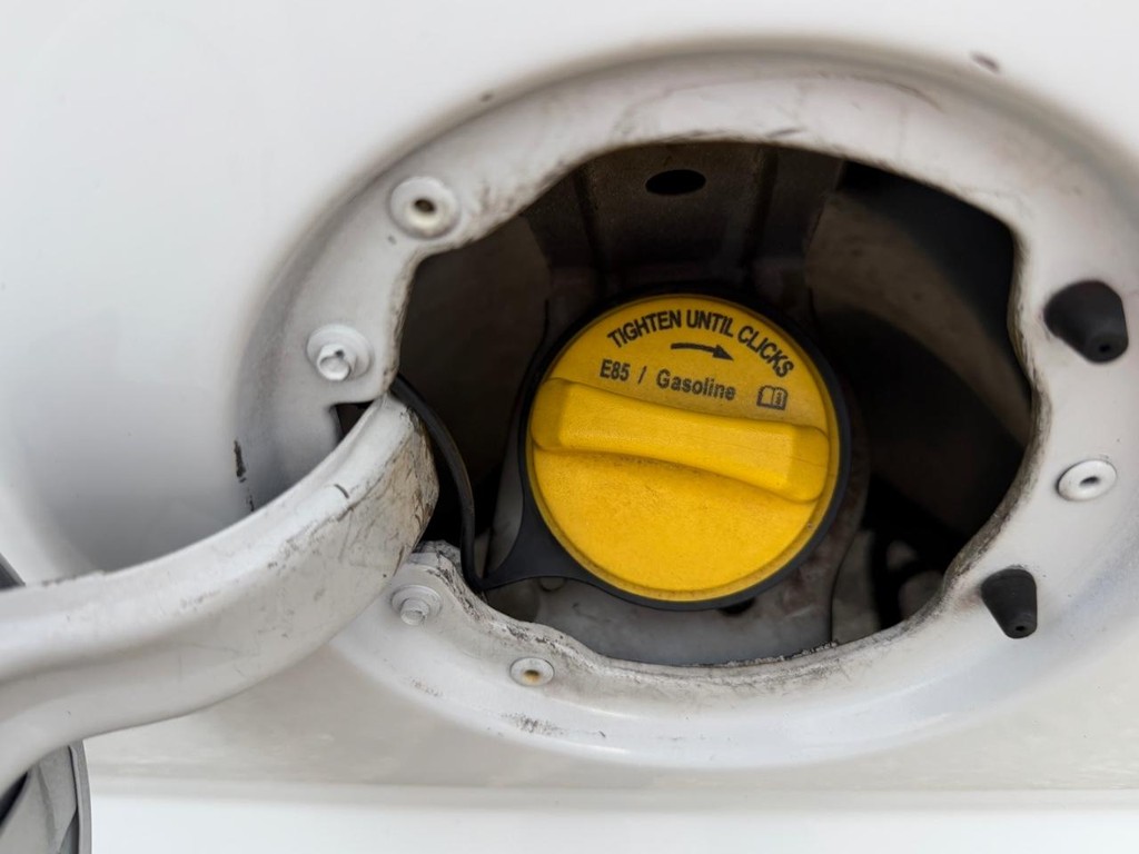 Ford E-250 Cargo Van Vehicle Full-screen Gallery Image 45