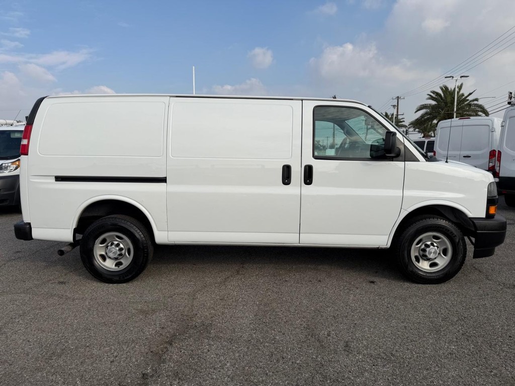 Chevrolet Express 2500 Vehicle Full-screen Gallery Image 06