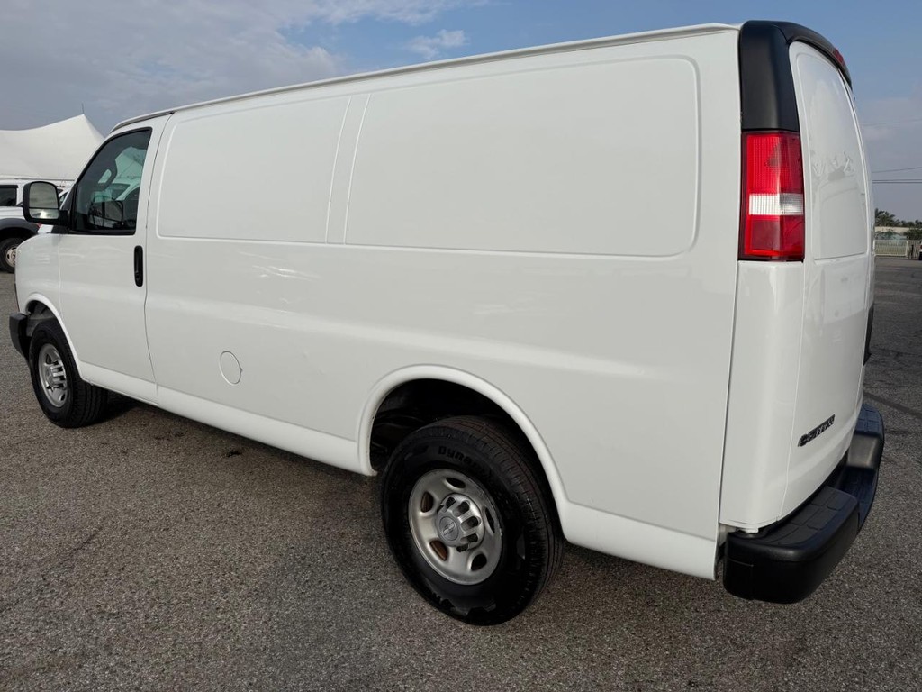 Chevrolet Express 2500 Vehicle Full-screen Gallery Image 10