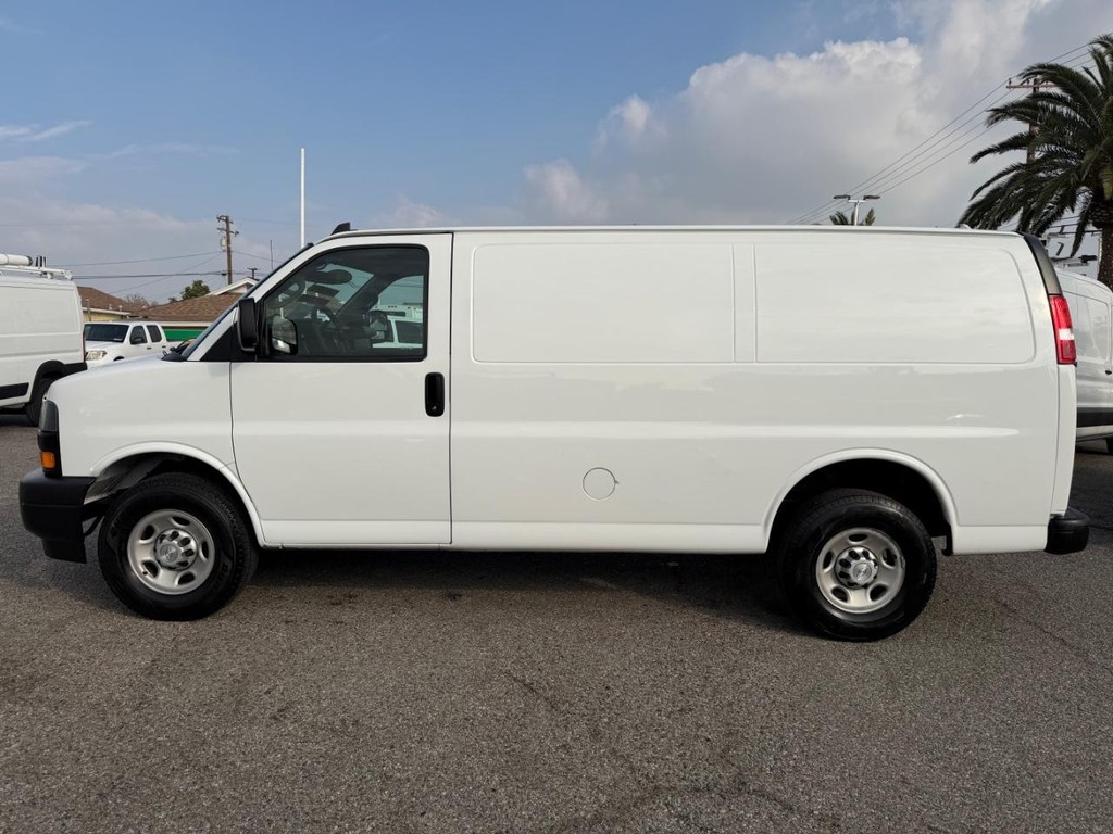 Chevrolet Express 2500 Vehicle Full-screen Gallery Image 12