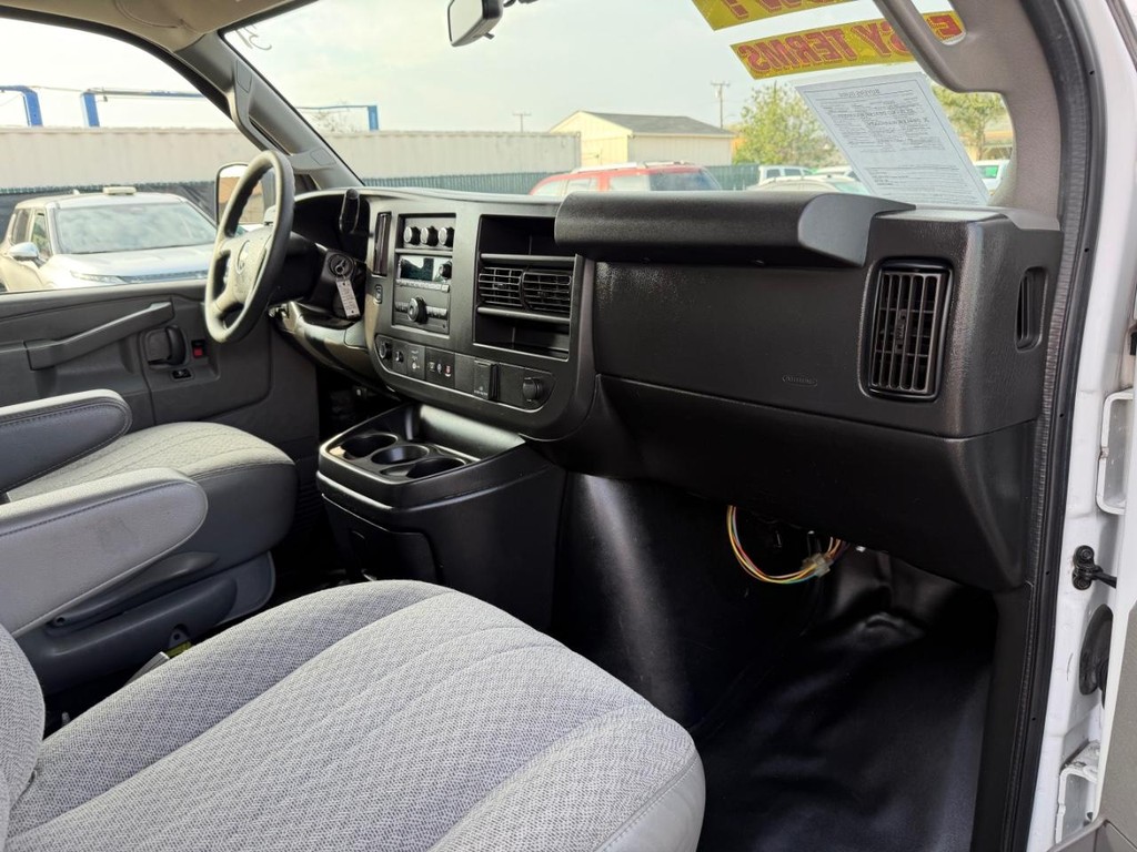 Chevrolet Express 2500 Vehicle Full-screen Gallery Image 21