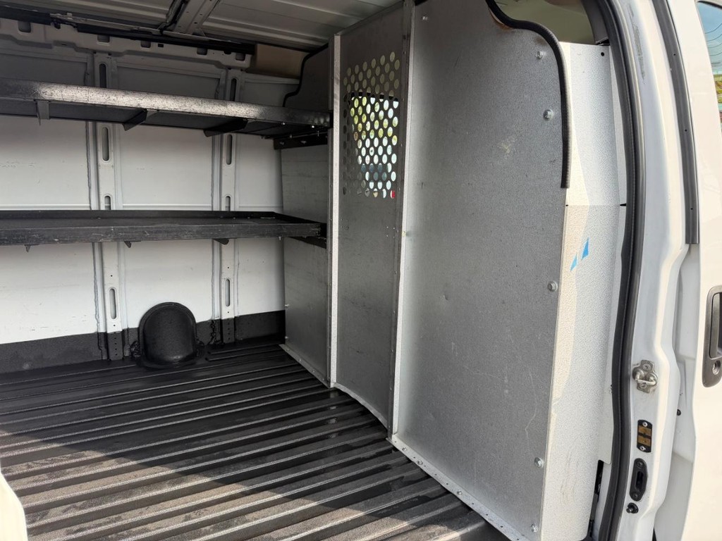 Chevrolet Express 2500 Vehicle Full-screen Gallery Image 34