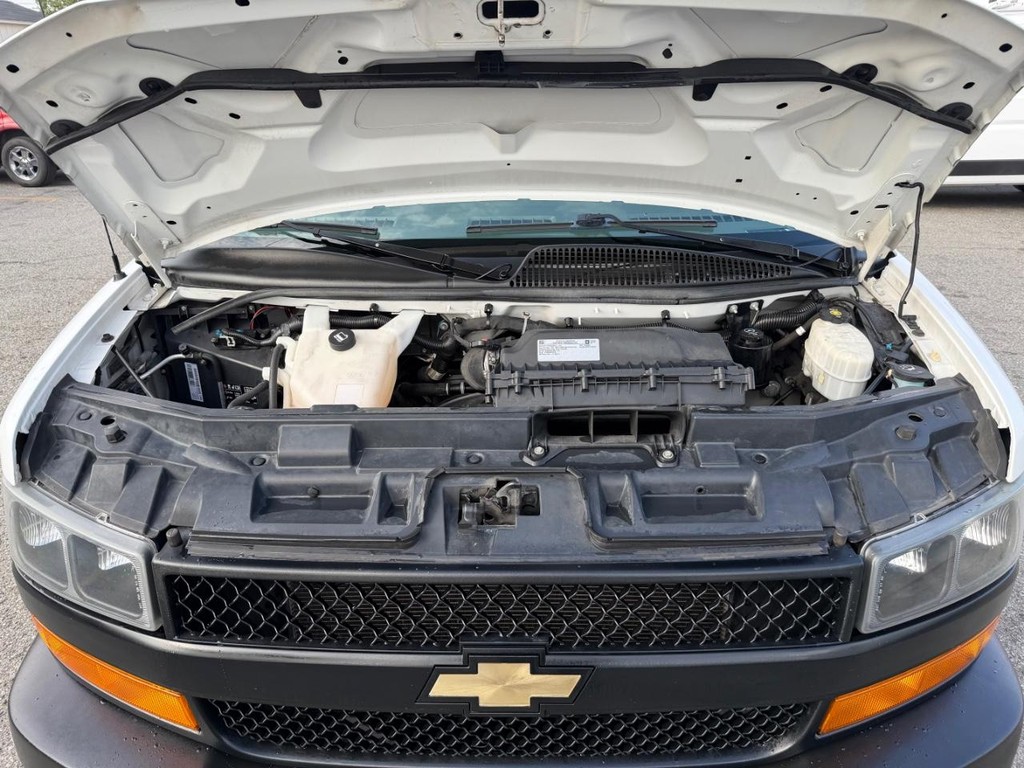 Chevrolet Express 2500 Vehicle Full-screen Gallery Image 39