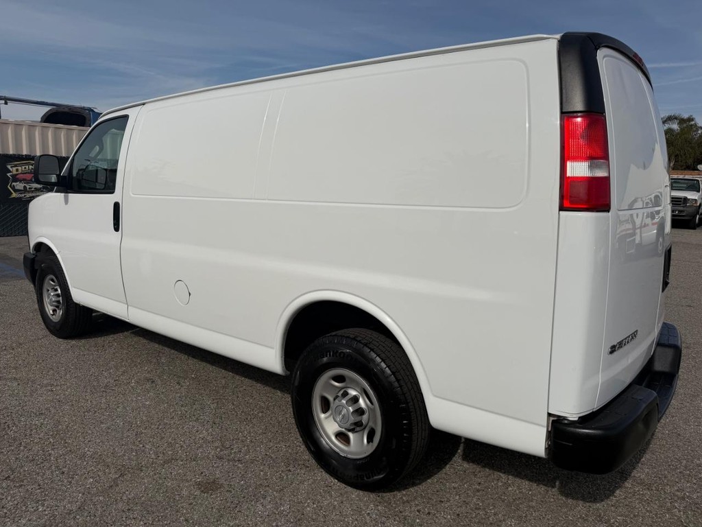 Chevrolet Express 2500 Vehicle Full-screen Gallery Image 10