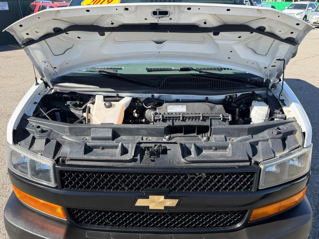 Chevrolet Express 2500 Vehicle Full-screen Gallery Image 31