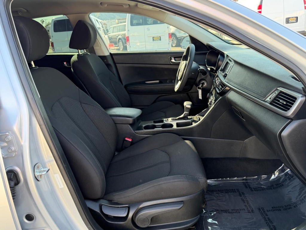 Kia Optima Vehicle Full-screen Gallery Image 21