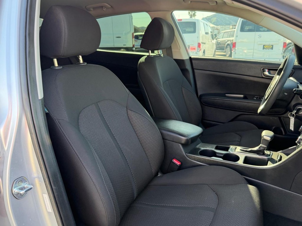 Kia Optima Vehicle Full-screen Gallery Image 22