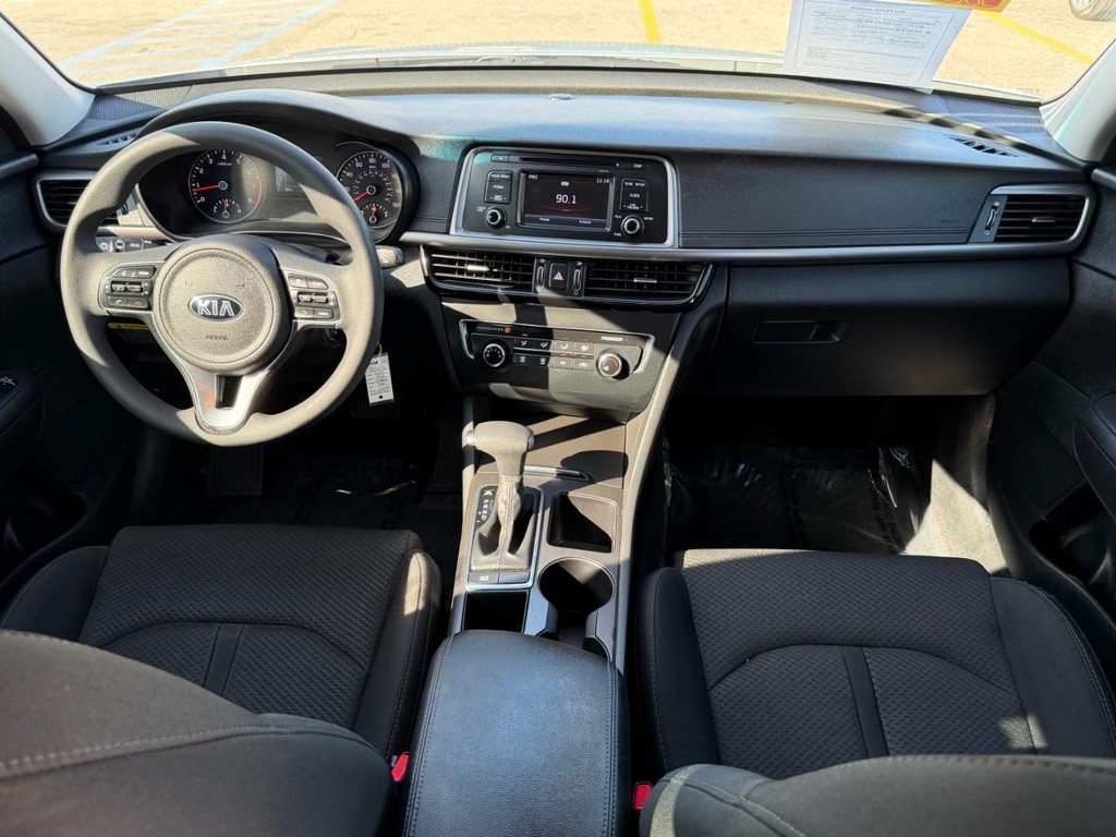 Kia Optima Vehicle Full-screen Gallery Image 23