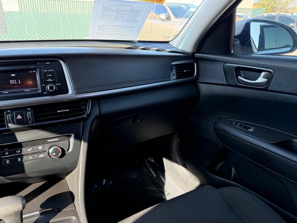 Kia Optima Vehicle Full-screen Gallery Image 26