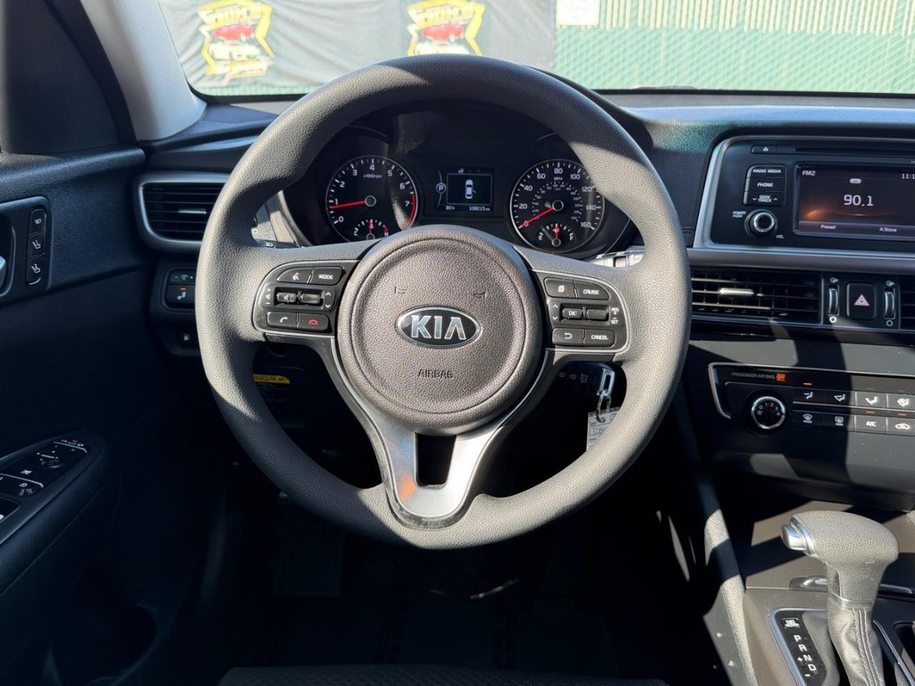 Kia Optima Vehicle Full-screen Gallery Image 27