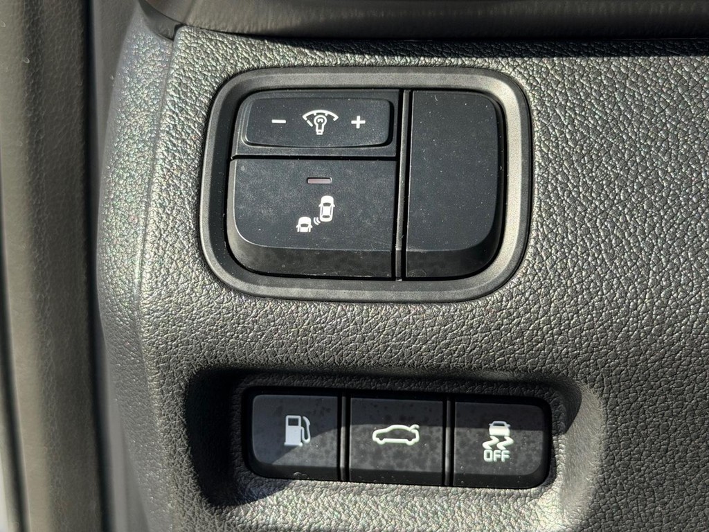 Kia Optima Vehicle Full-screen Gallery Image 33