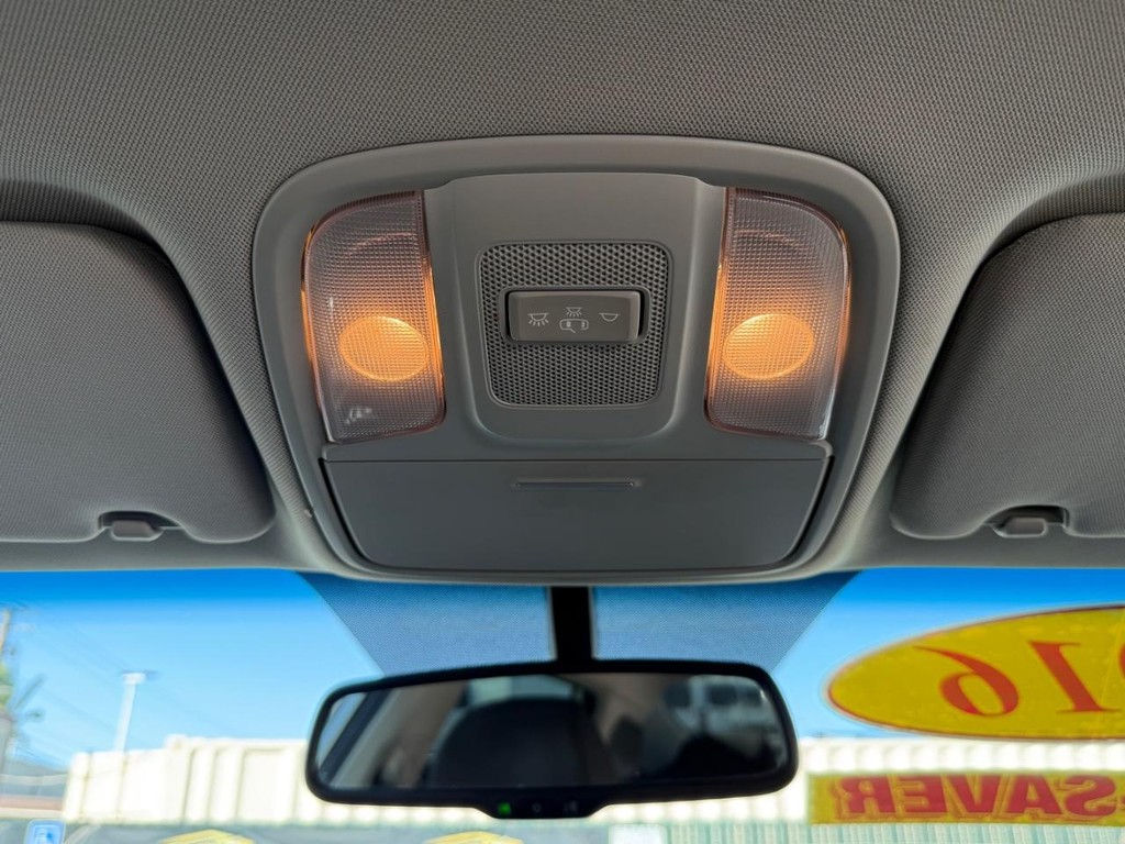 Kia Optima Vehicle Full-screen Gallery Image 34