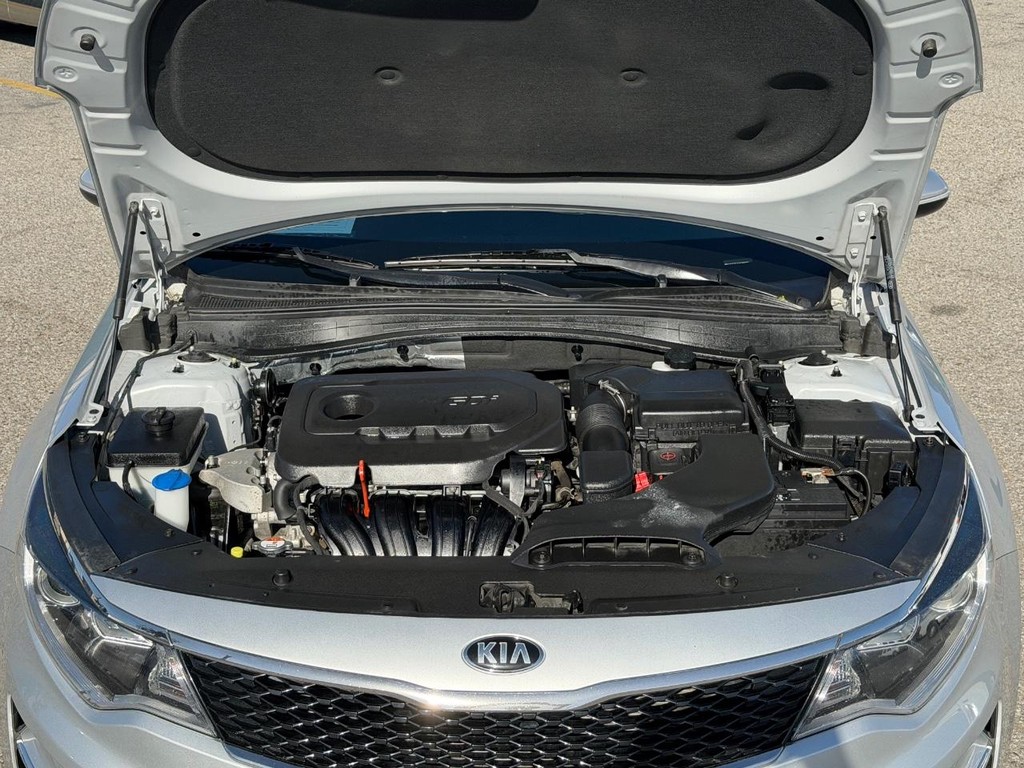 Kia Optima Vehicle Full-screen Gallery Image 41