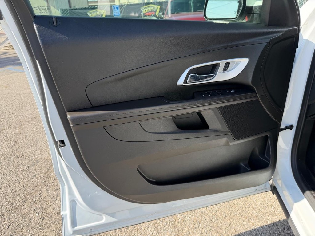 Chevrolet Equinox Vehicle Full-screen Gallery Image 14