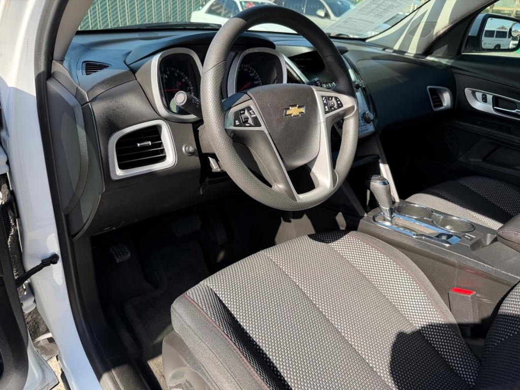 Chevrolet Equinox Vehicle Full-screen Gallery Image 15