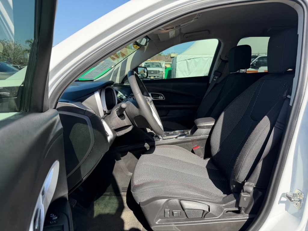 Chevrolet Equinox Vehicle Full-screen Gallery Image 16