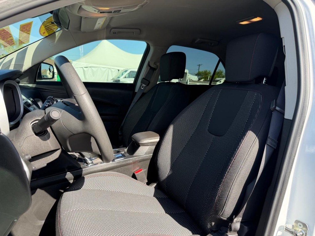Chevrolet Equinox Vehicle Full-screen Gallery Image 17