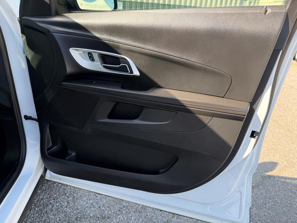 Chevrolet Equinox Vehicle Full-screen Gallery Image 18