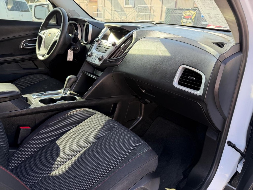 Chevrolet Equinox Vehicle Full-screen Gallery Image 19