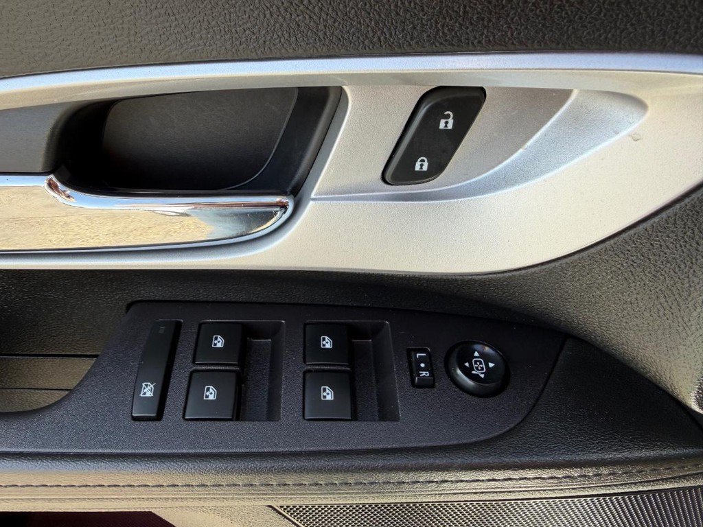 Chevrolet Equinox Vehicle Full-screen Gallery Image 30