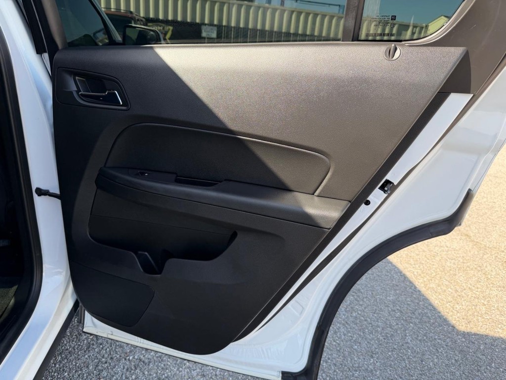 Chevrolet Equinox Vehicle Full-screen Gallery Image 32