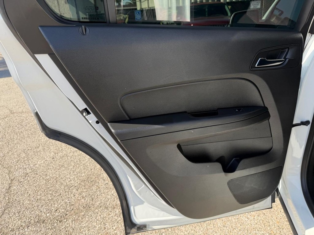 Chevrolet Equinox Vehicle Full-screen Gallery Image 34