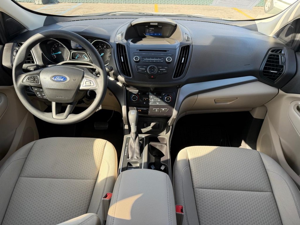 Ford Escape Vehicle Full-screen Gallery Image 23