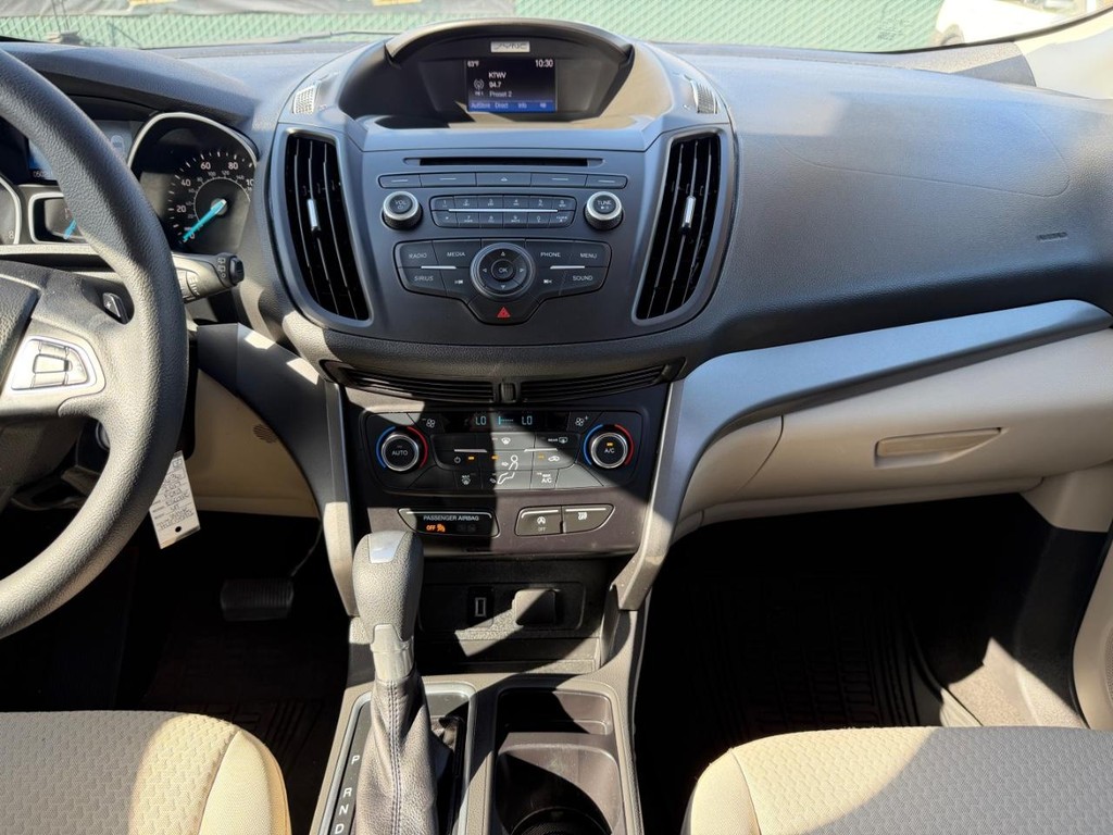 Ford Escape Vehicle Full-screen Gallery Image 25