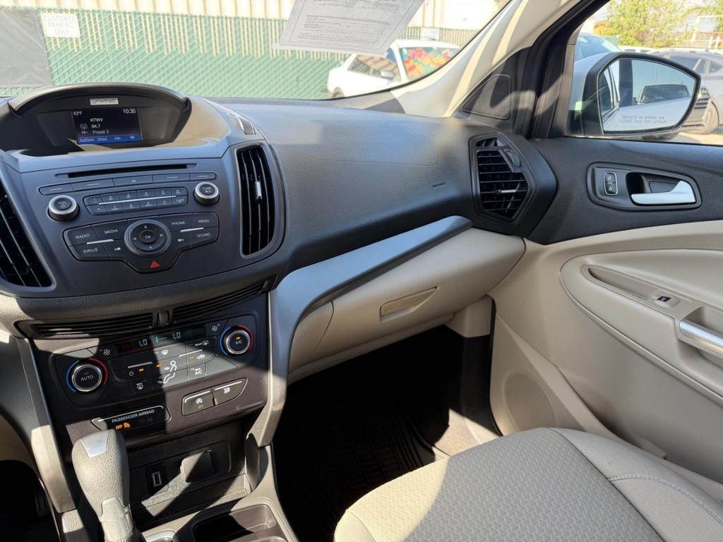 Ford Escape Vehicle Full-screen Gallery Image 26