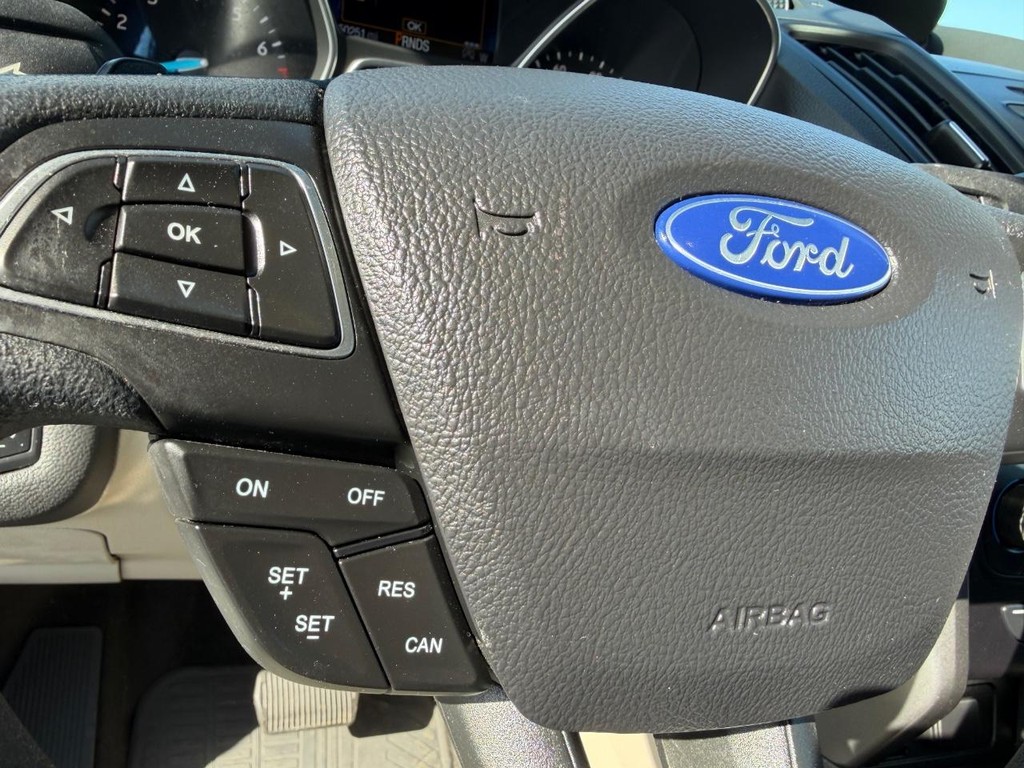Ford Escape Vehicle Full-screen Gallery Image 28