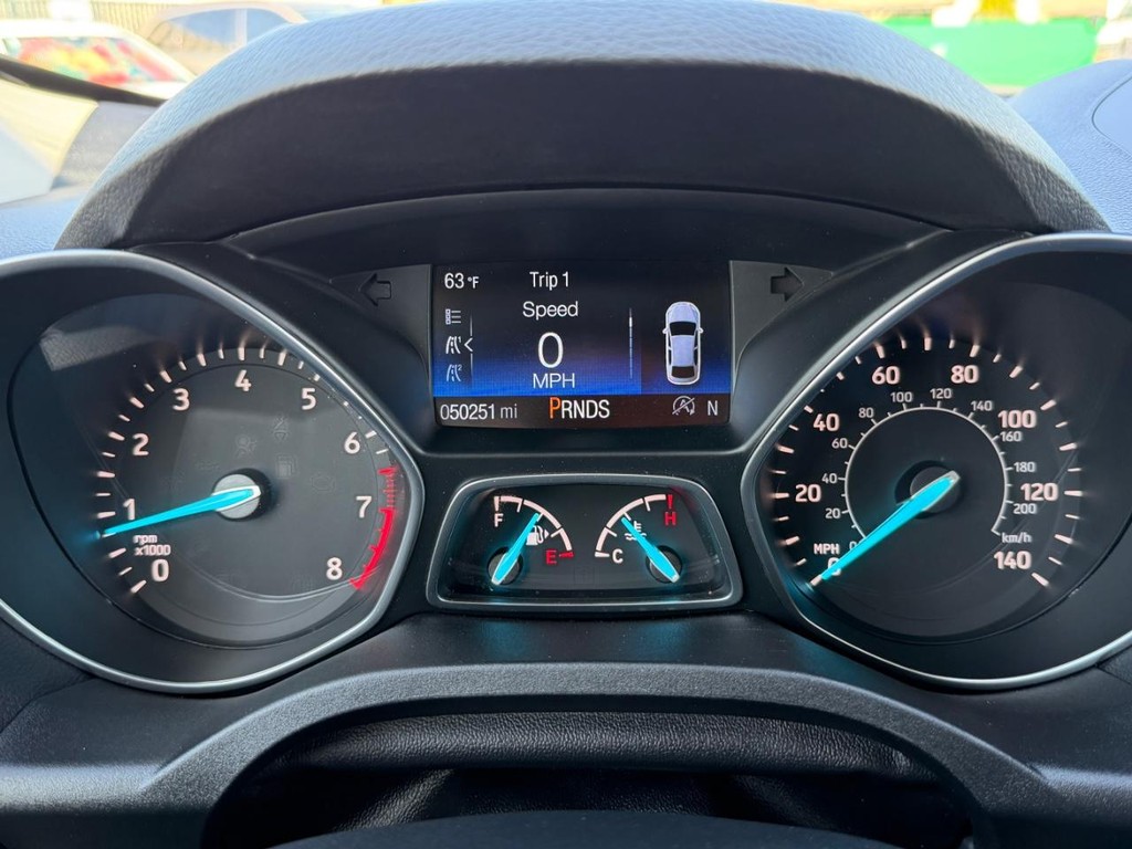 Ford Escape Vehicle Full-screen Gallery Image 29