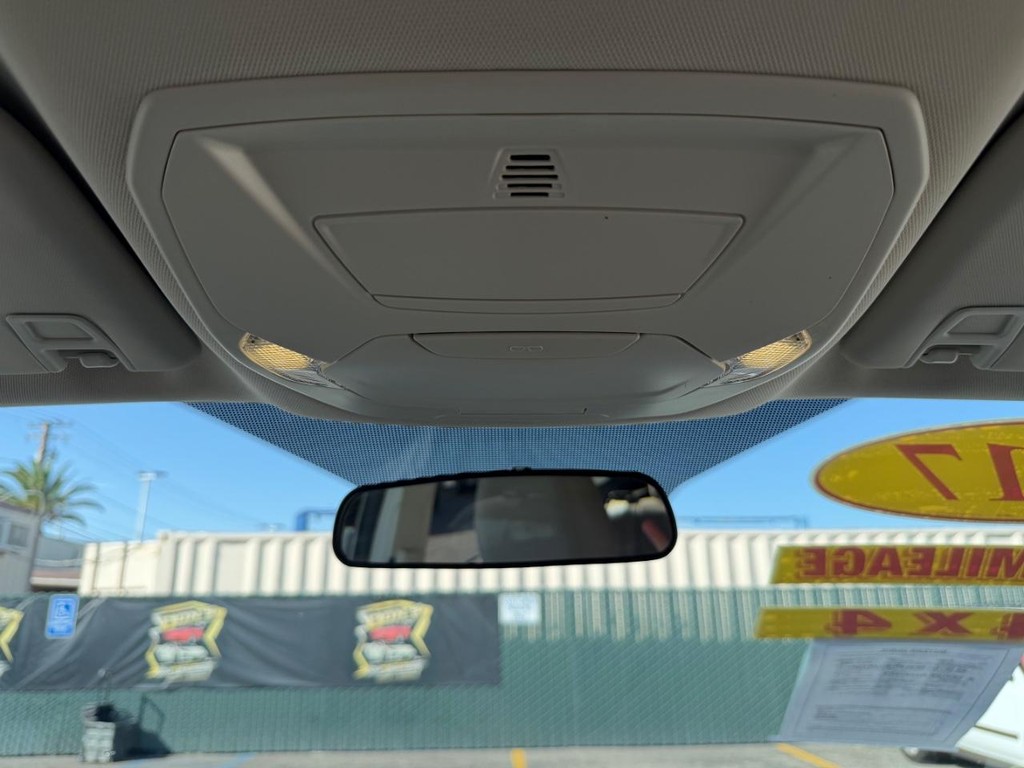 Ford Escape Vehicle Full-screen Gallery Image 32