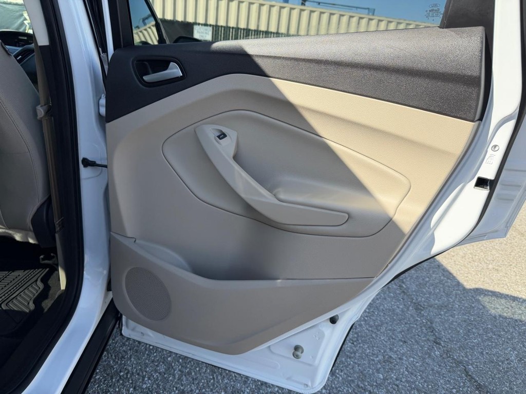 Ford Escape Vehicle Full-screen Gallery Image 34