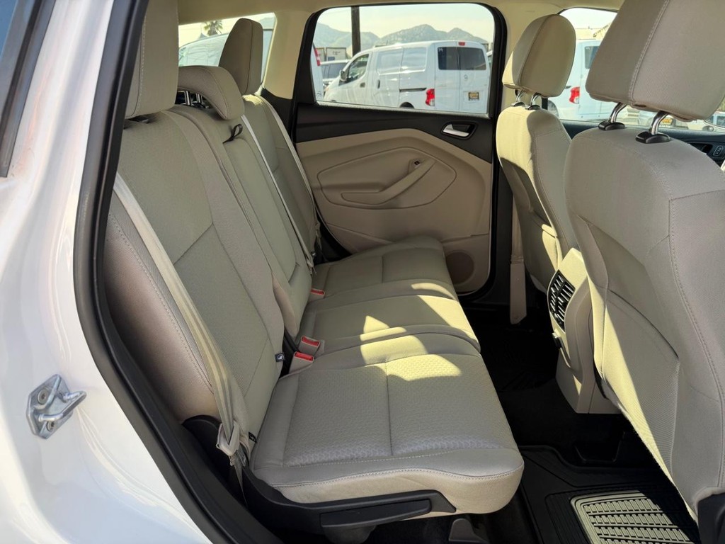 Ford Escape Vehicle Full-screen Gallery Image 35