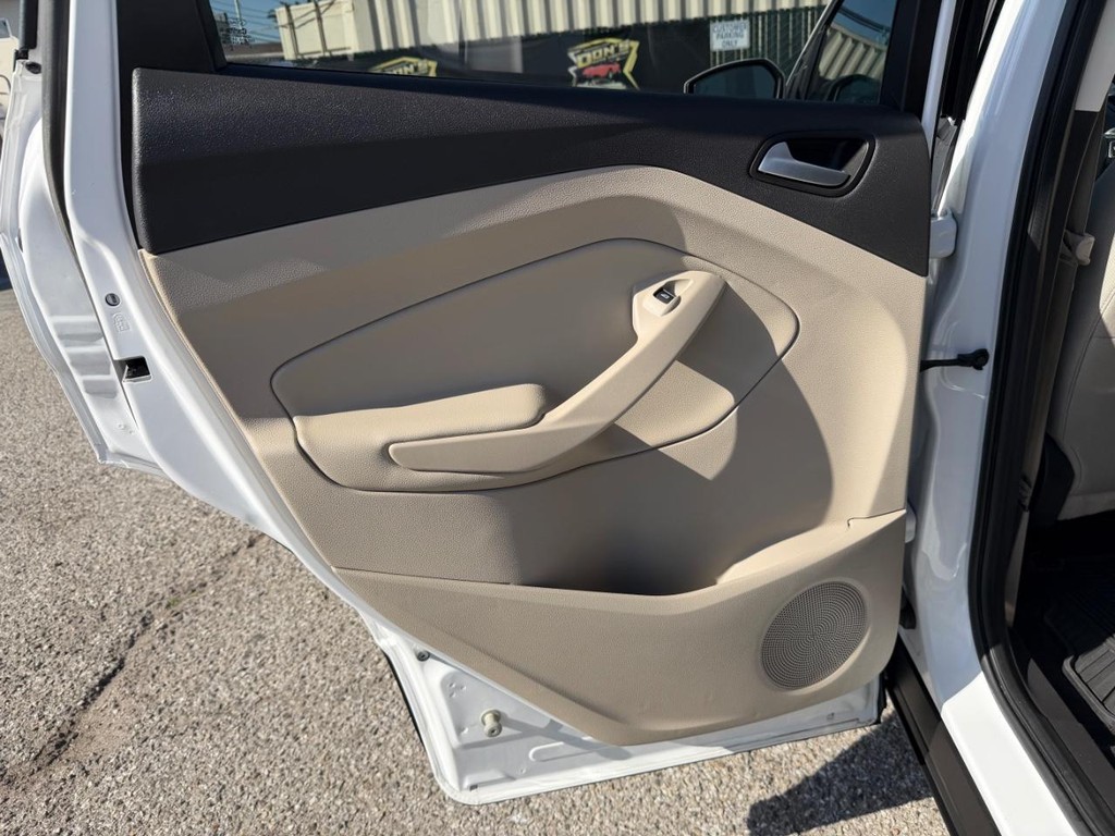 Ford Escape Vehicle Full-screen Gallery Image 36