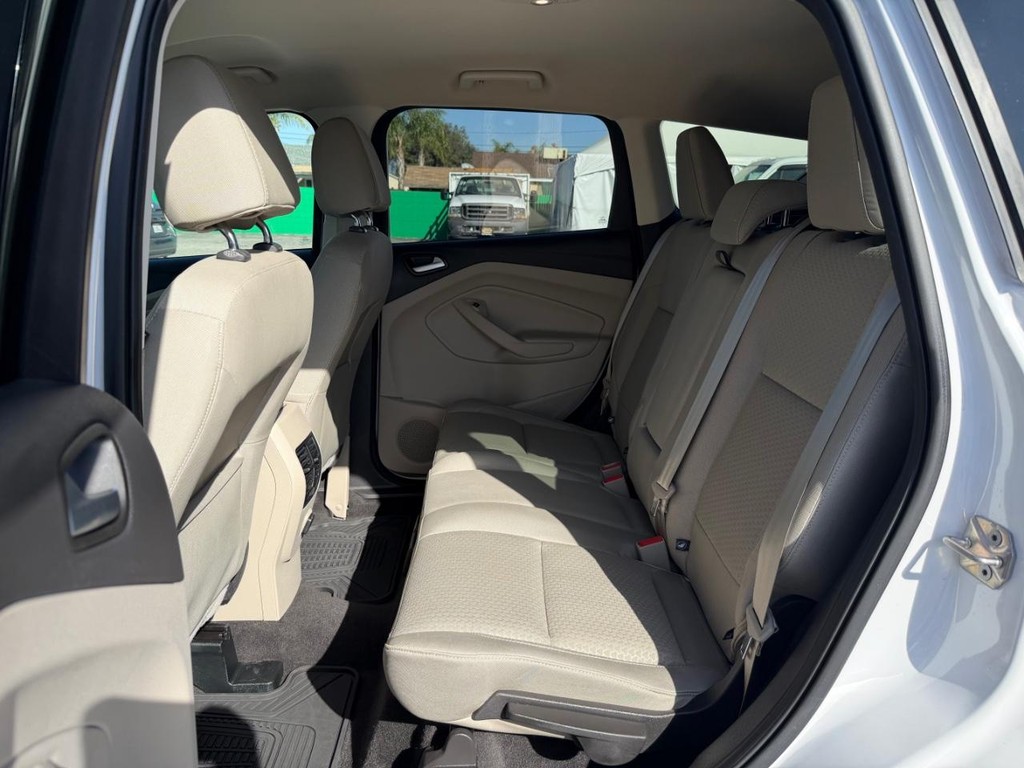 Ford Escape Vehicle Full-screen Gallery Image 37