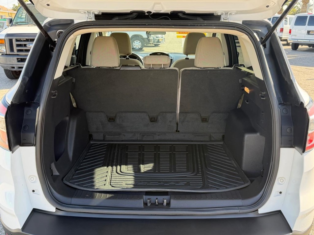 Ford Escape Vehicle Full-screen Gallery Image 38