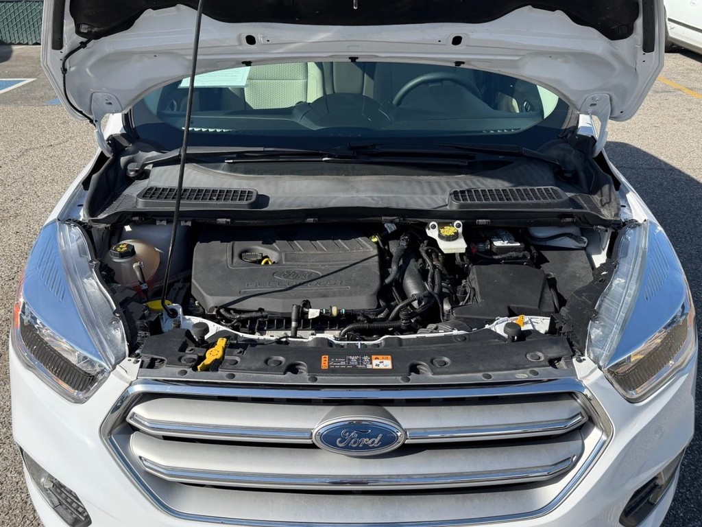 Ford Escape Vehicle Full-screen Gallery Image 43
