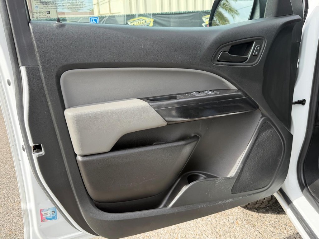 Chevrolet Colorado Vehicle Full-screen Gallery Image 15
