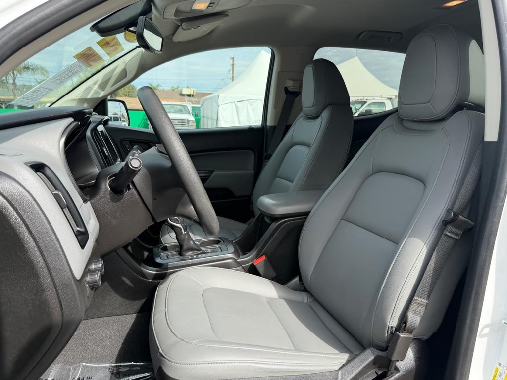 Chevrolet Colorado Vehicle Full-screen Gallery Image 18