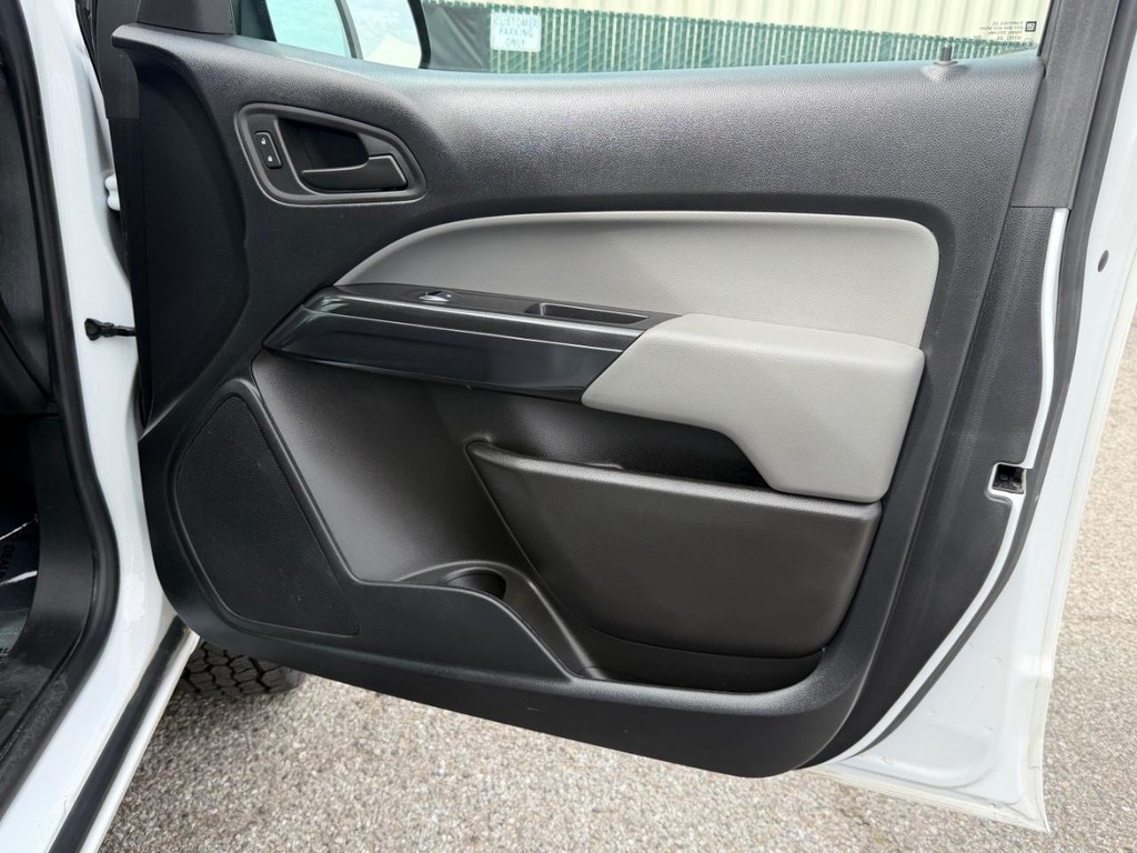 Chevrolet Colorado Vehicle Full-screen Gallery Image 19