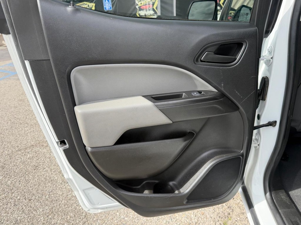 Chevrolet Colorado Vehicle Full-screen Gallery Image 35