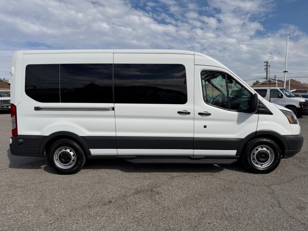 Ford Transit 350 Vehicle Full-screen Gallery Image 05