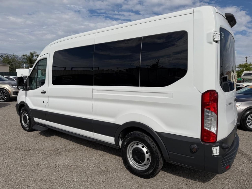 Ford Transit 350 Vehicle Full-screen Gallery Image 09