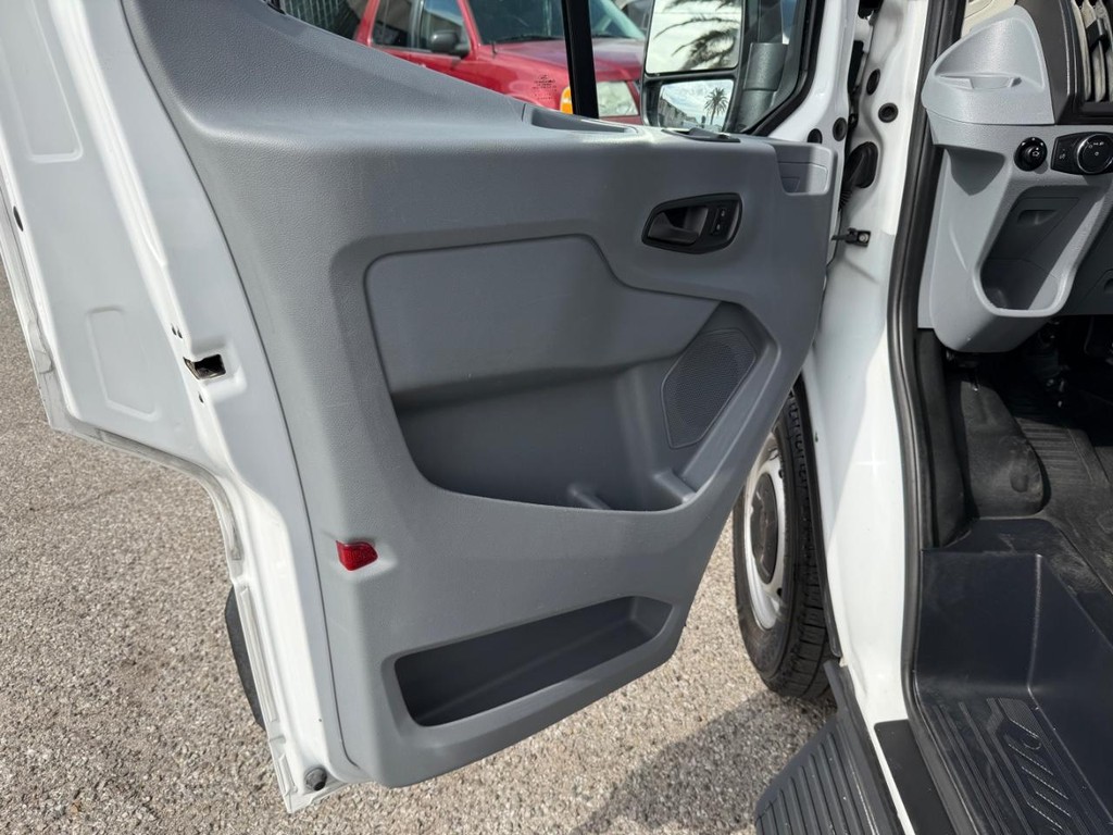 Ford Transit 350 Vehicle Full-screen Gallery Image 15