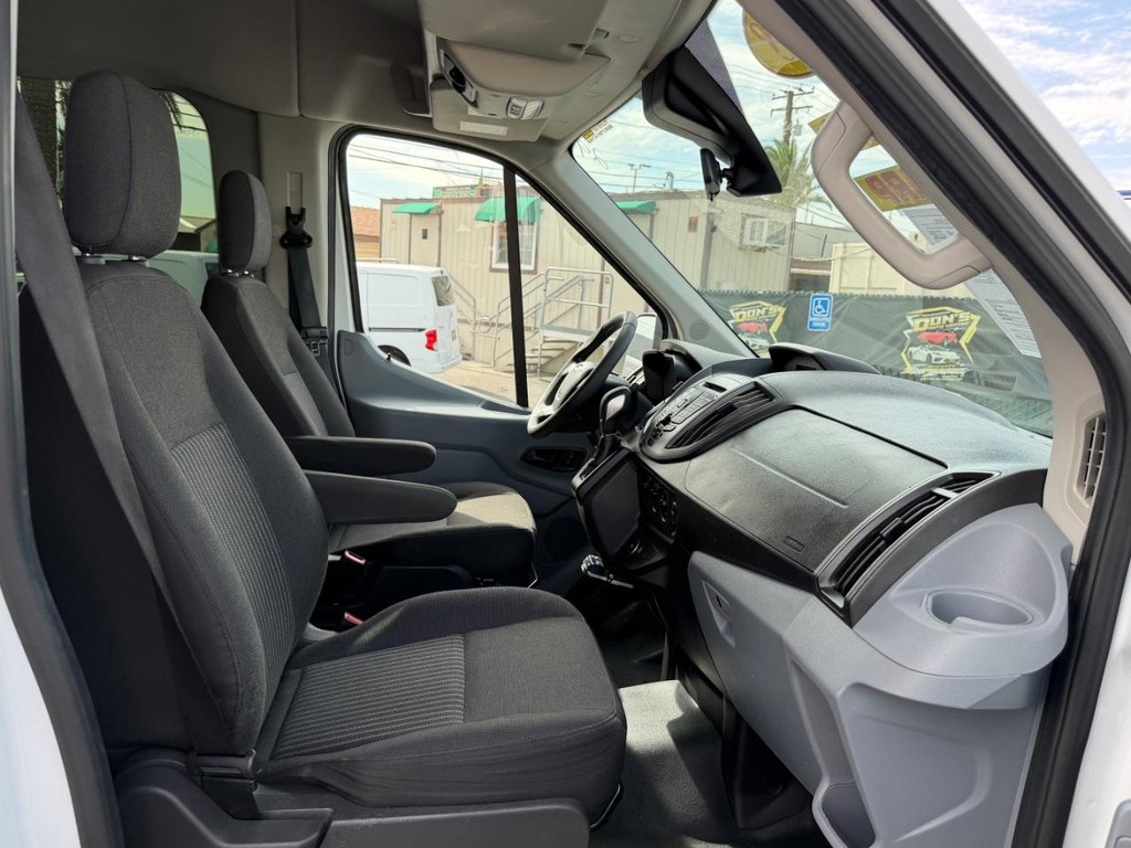 Ford Transit 350 Vehicle Full-screen Gallery Image 21