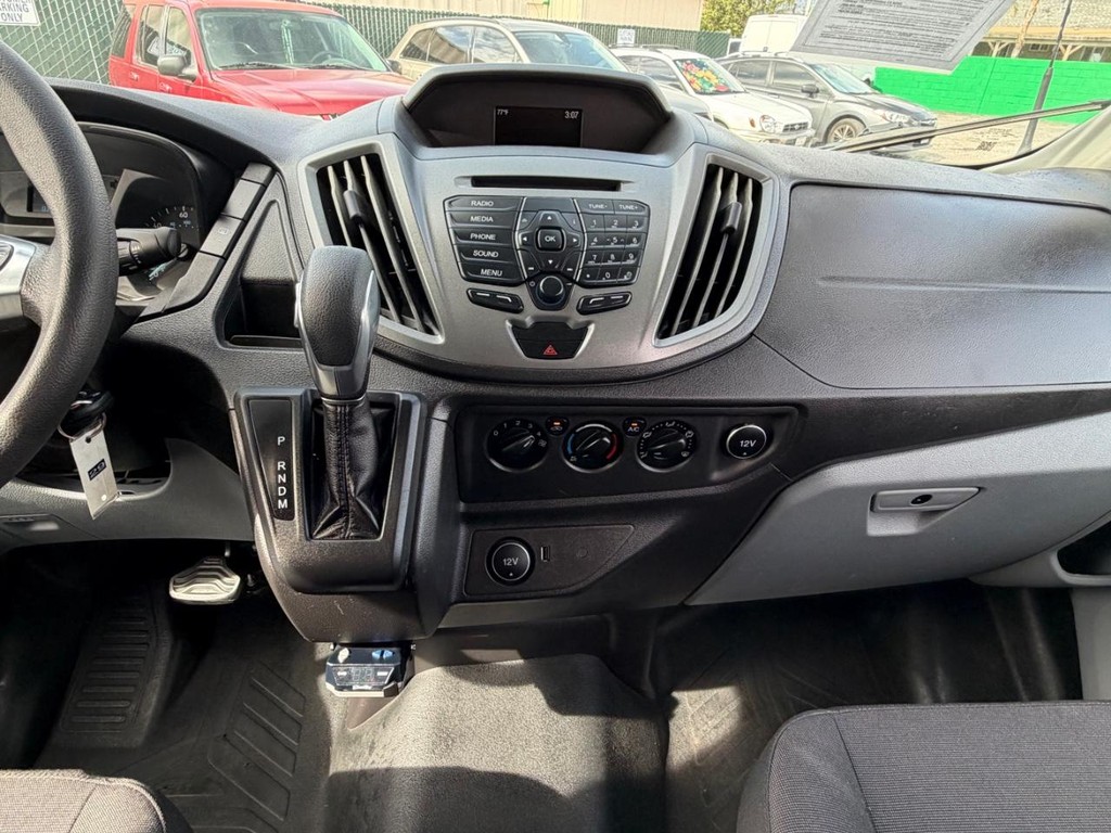 Ford Transit 350 Vehicle Full-screen Gallery Image 25