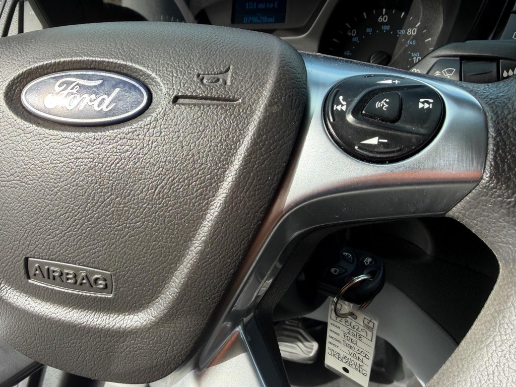 Ford Transit 350 Vehicle Full-screen Gallery Image 28