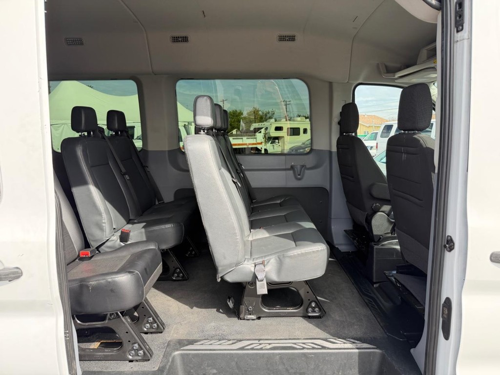 Ford Transit 350 Vehicle Full-screen Gallery Image 34