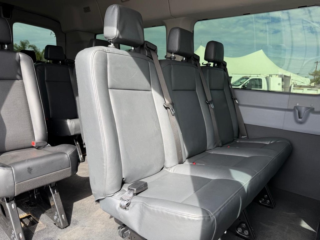 Ford Transit 350 Vehicle Full-screen Gallery Image 36